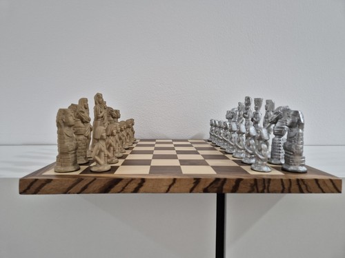 Schachbrett mit gussfiguren - schachbrett,