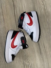 Kinder Nike Court Borough