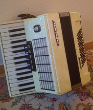 Sehr schönes Akkordeon der