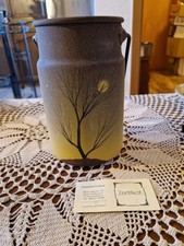 Kleine Milchkanne aus