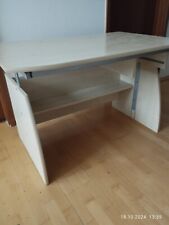 Schreibtisch und Streibtischstuhl für Kinder und Jugendliche 