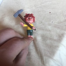 Pumuckl mit hammer heimo figur - pumuckl,