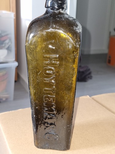 Alte glas gin - alte, glas-gin-bottle