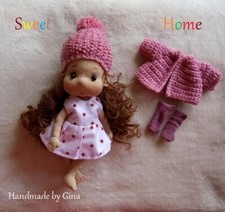 Handgefertigte Stoffpuppe Waldorfpuppe inspiriert braune Haare  Rosa 