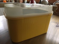 Tupperware Großes Naschkätzchen Schatztruhe 7,3 Liter - Farbe Gelb + Einsatz