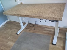höhenverstellbarer Schreibtisch IKEA Sinnerlig Korkplatte FlexiSpot Gestell Weiß