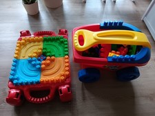 Mega Bloks Bauwagen & Spieltisch mit Steinen für Ein- bis 3-Jährige