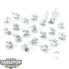 Skaven - 20 Plague Monks klassisch - teilweise bemalt