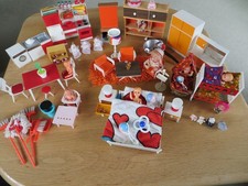 Puppenstube großes Konvolut an Möbel, Püppchen etc.