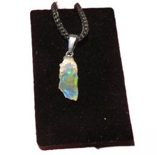 Edelopal Rohstein Anhänger