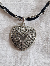 Modeschmuck Halskette mit Anhänger dekoriert mit Strass-steine schwarz/silber