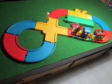 Carrera Struxi - Kindereisenbahn mit Personenwagen und 4 Reisenden