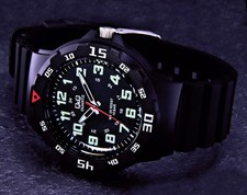 Q&Q by Citizen Herren Armband Uhr Schwarz 10 Atm Grün floureszierende Anzeigen