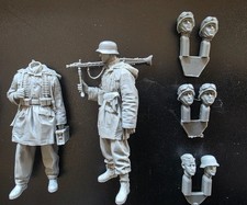 4 Resinfig. 1/35 German 2x Infantry Crew  2x Motorrad unbemalt und ohne O