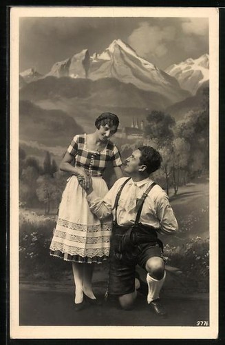 Foto trachtenpaar vor - foto-ak,