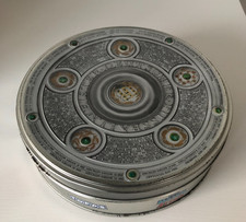 TOPPS Match Attax Sammeldose Blechdose - im Meisterschale-Look - Bundesliga- ⌀18