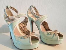 Lack Pumps Rockabilly Peep Toe mit Riemchen hellblau