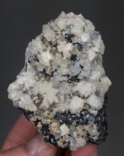 Calcit dolomit sphalerit - dolomit,,