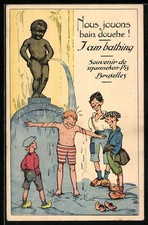 Brüssel, Junge in Badehose wird von Manneken Pis geduscht, Ansichtskarte 