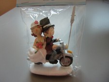 Brautpaar auf Motorrad -