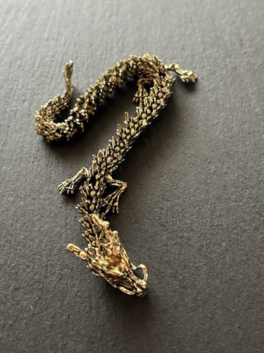Beweglicher drache aus metall - beweglicher,