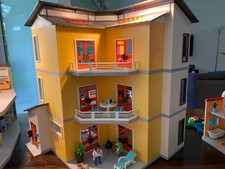 Modernes Wohnhaus mit Zusatzetage und Zubehör