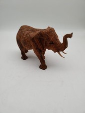 Handgeschnitzter Elefant aus