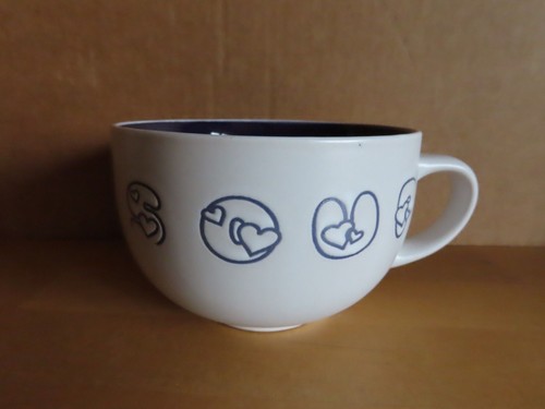 Große tasse mit kaffe - große,