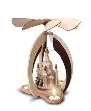 Moderne Teelichtpyramide mit