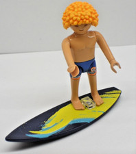 Surfer mit Surfbrett ++ Summer