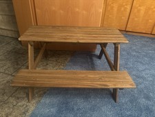Kinder-Sitzgarnitur aus Holz
