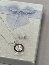  Set aus Edelstahl Kette mit Ohrsteckern Swarovski Steine