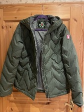Hochwertige Winterjacke Daunenjacke von Derbe grün Gr. 42 mit Kapuze Neu