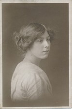 PC35886 Alte Postkarte. Frau