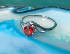 Ω Ring funkelnder roter Stein Sterling Silber 925 Gr. 18,4