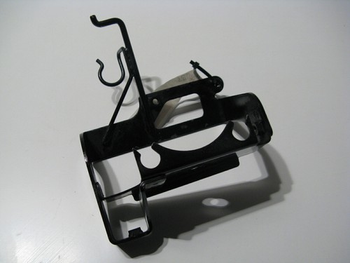 ABS-Pumpen-Halter