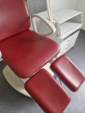 fusspflegestuhl gebrauchte mit Arbeitsstuhl und Schrank  von Gerlach