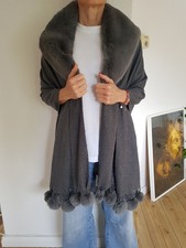 Poncho, grau, mit Kragen und