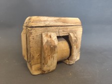 historische Umlenkrolle Mühle Holzrolle Flaschenzug Müllereiwesen Müller Rolle