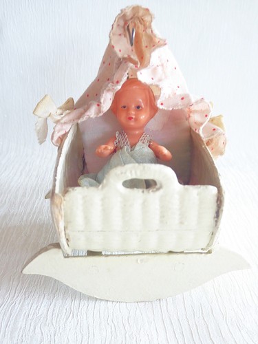 Puppenwiege aus presspappe - puppenwiege,