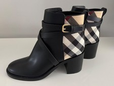 Burberry – Stiefeletten aus Leder mit Check, Gr. 41