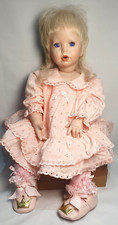 Porzellanpuppe "Baby Shay"