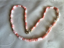 Kette Engelshautkoralle mit Goldschloß Punze 14 (585) auf Schloß Länge 47 cm, 
