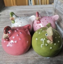 4 x  Keramik Hühner Henne Huhn 7 cm Osterdeko Dekofigur Landhaus Bauernhof Rosa