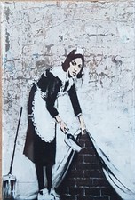 Banksy Maid / Backsteinmauer