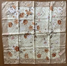 Burberrys unbenutztes Seidentuch geblümt beige 57 cm