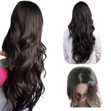 Schwarze Braune lang gelockte