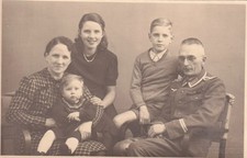Foto AK - Oberfeldwebel mit Gefechtsspange und Familie - Wuppertal