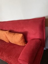 Aufklappbares Schlafsofa 4 Sitzer. Rot 3 Kissen Benutzt