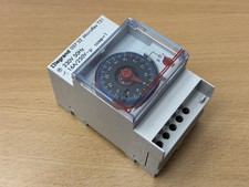 LEGRAND Zeitschaltuhr MicroRex T31 für Hutschiene im Zählerkasten (03752)